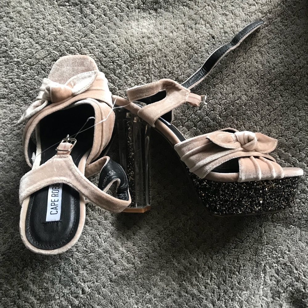 Cape Robbin heels